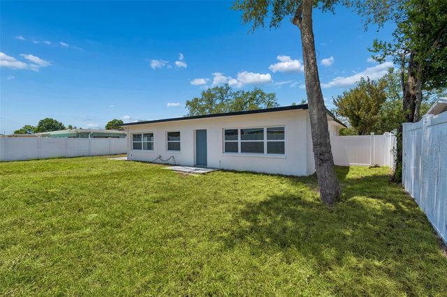 10229 N VALLE DRIVE, Tampa, FL 33612