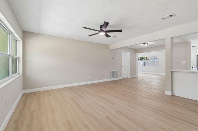 10229 N VALLE DRIVE, Tampa, FL 33612