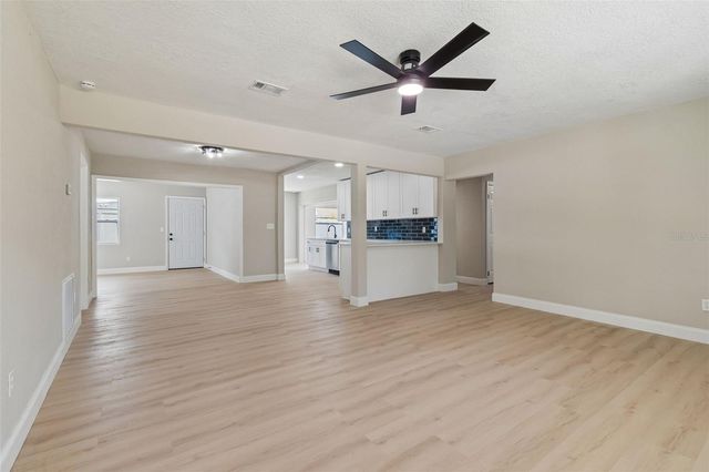 10229 N VALLE DRIVE, Tampa, FL 33612