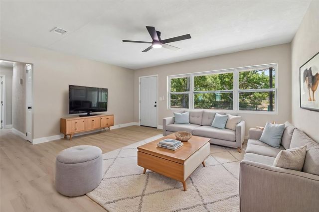 10229 N VALLE DRIVE, Tampa, FL 33612