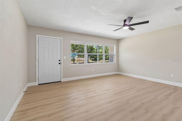 10229 N VALLE DRIVE, Tampa, FL 33612