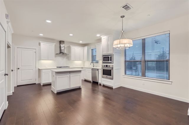 401 division Street, Plano, TX 75075