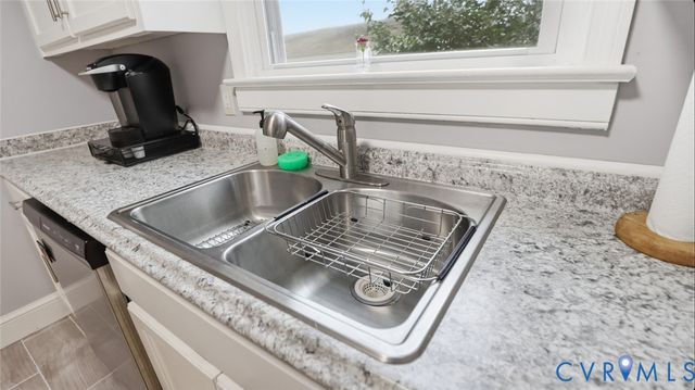 200 Moore Ave, Colonial Heights, VA 23834