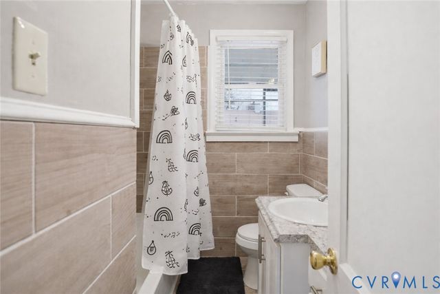 200 Moore Ave, Colonial Heights, VA 23834