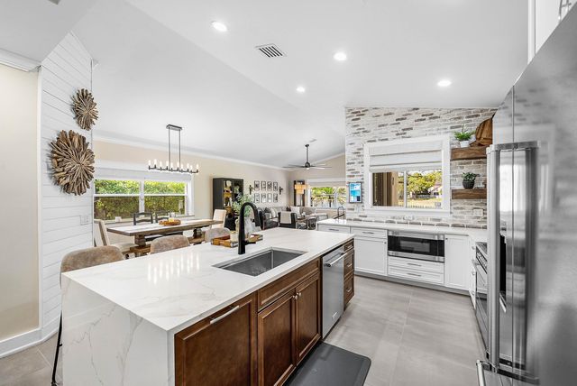 7505 NW 65th Lane, Parkland, FL 33067