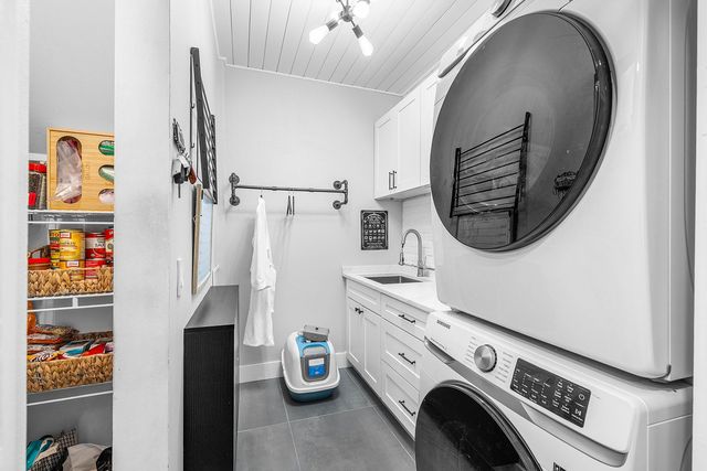 7505 NW 65th Lane, Parkland, FL 33067