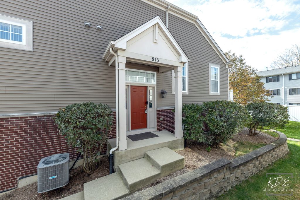 913 NeuDearborn Lane, Naperville, IL 60563 — photo 2