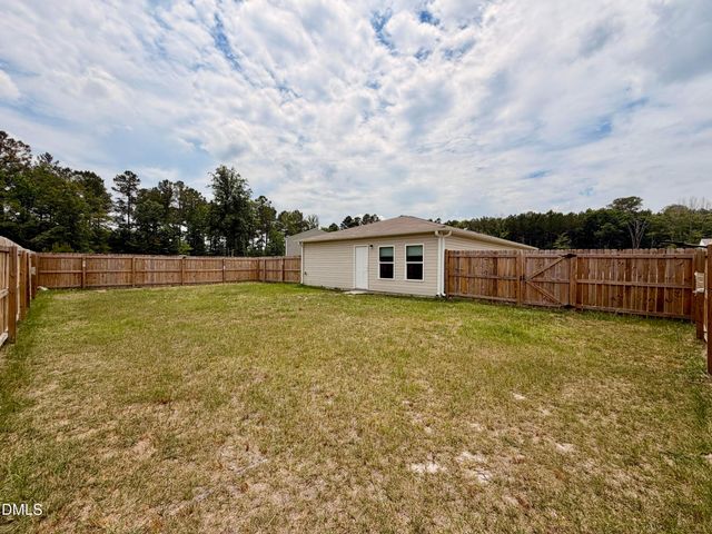 1105 Hope Farm Drive, Tarboro, NC 27886