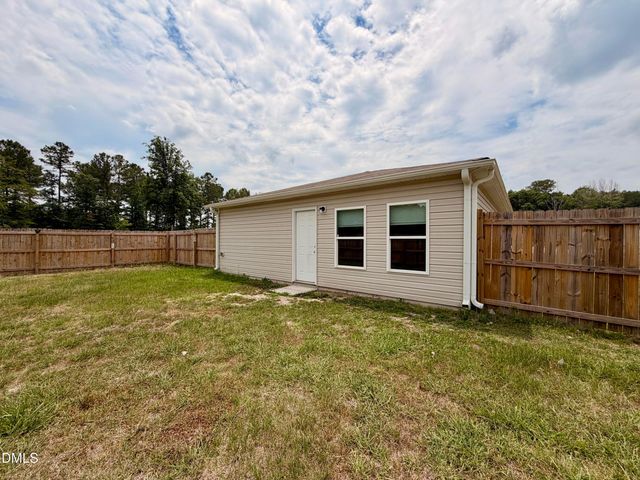 1105 Hope Farm Drive, Tarboro, NC 27886