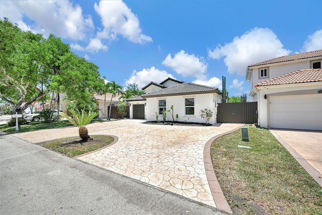 7868 NW 194th St, Hialeah, FL 33015