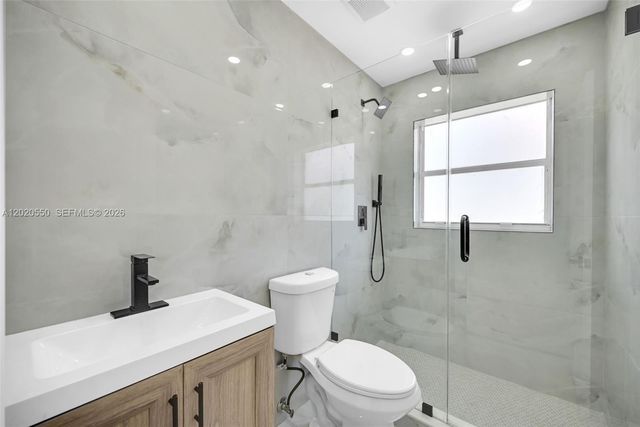 7868 NW 194th St, Hialeah, FL 33015