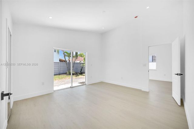 7868 NW 194th St, Hialeah, FL 33015