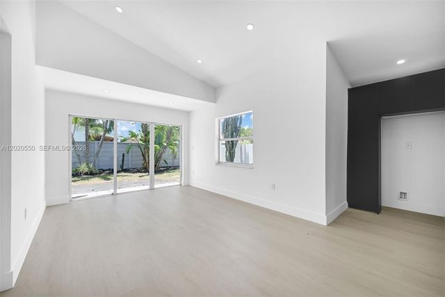 7868 NW 194th St, Hialeah, FL 33015