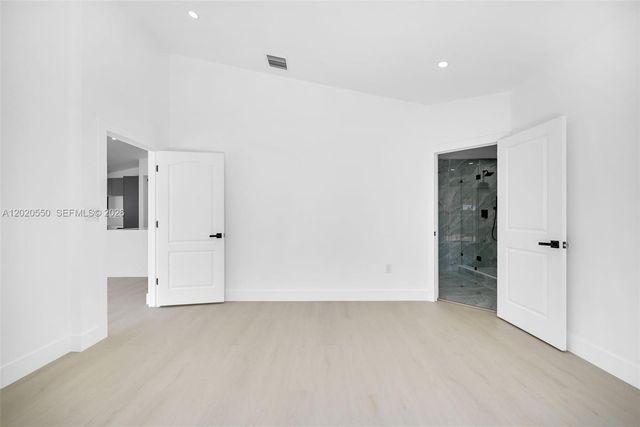 7868 NW 194th St, Hialeah, FL 33015