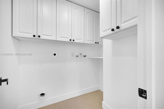 7868 NW 194th St, Hialeah, FL 33015