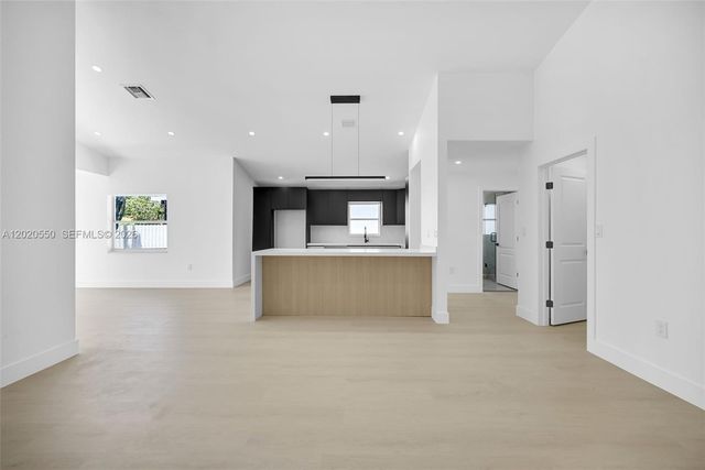 7868 NW 194th St, Hialeah, FL 33015