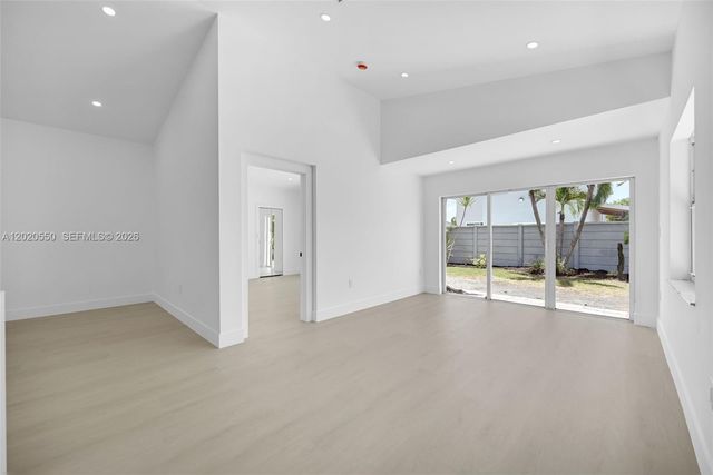 7868 NW 194th St, Hialeah, FL 33015