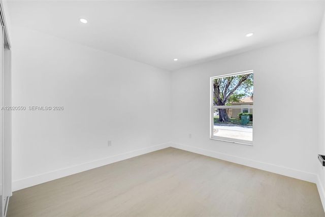 7868 NW 194th St, Hialeah, FL 33015