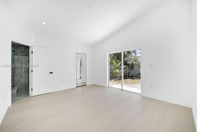 7868 NW 194th St, Hialeah, FL 33015