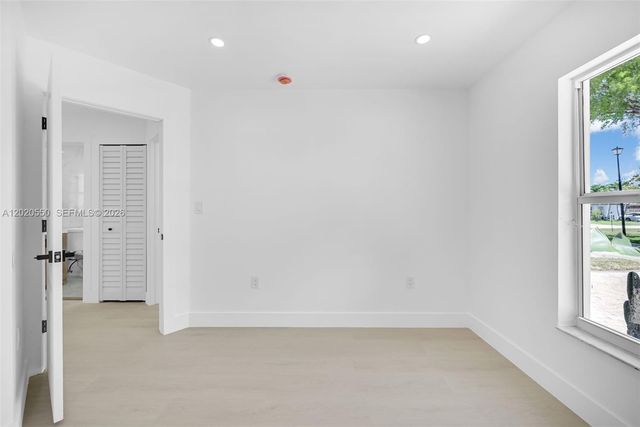 7868 NW 194th St, Hialeah, FL 33015