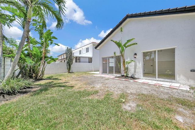 7868 NW 194th St, Hialeah, FL 33015