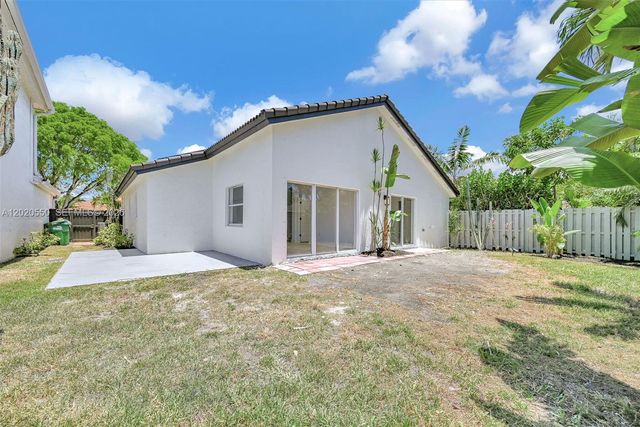7868 NW 194th St, Hialeah, FL 33015