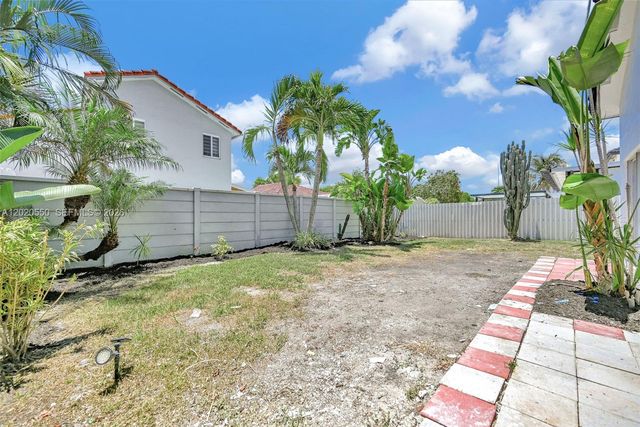 7868 NW 194th St, Hialeah, FL 33015