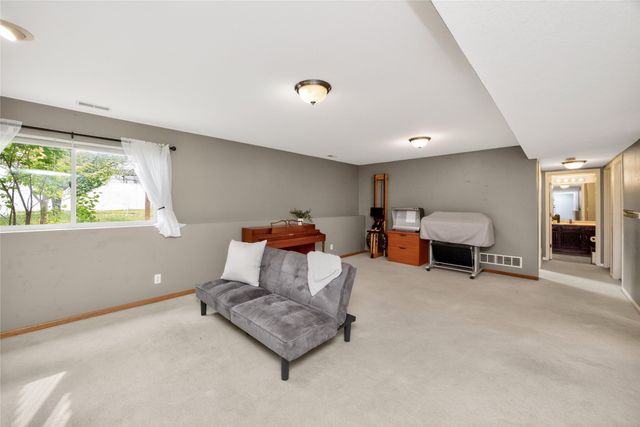 335 SE Whitetail Lane, Waukee, IA 50263