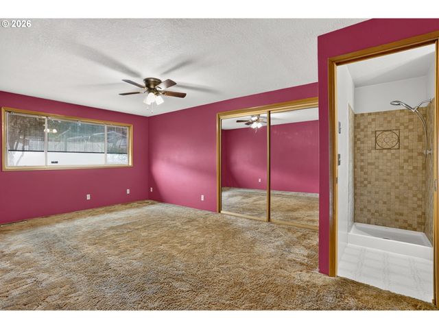 8490 Se DOWN Way, Milwaukie, OR 97267