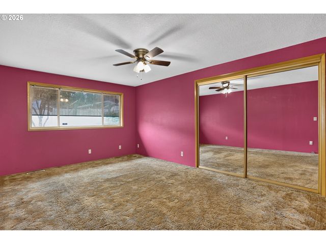 8490 Se DOWN Way, Milwaukie, OR 97267