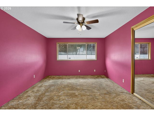 8490 Se DOWN Way, Milwaukie, OR 97267