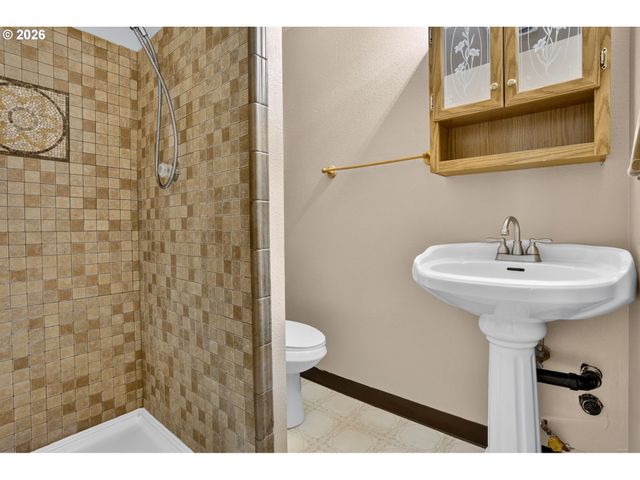 8490 Se DOWN Way, Milwaukie, OR 97267