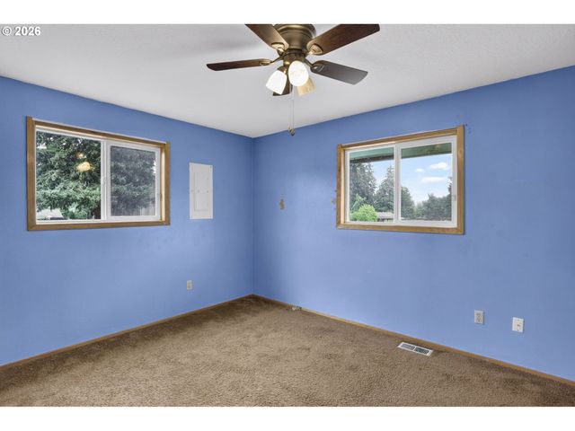 8490 Se DOWN Way, Milwaukie, OR 97267