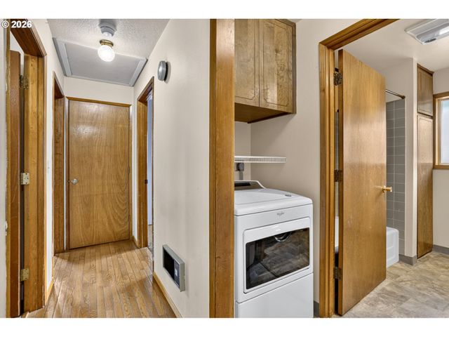 8490 Se DOWN Way, Milwaukie, OR 97267