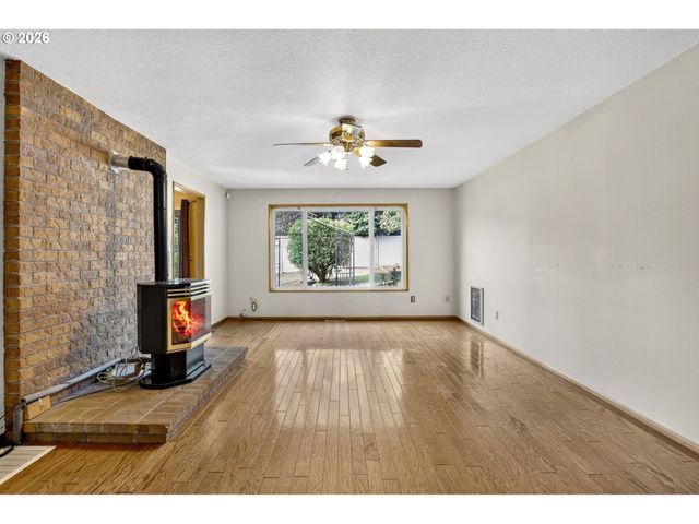 8490 Se DOWN Way, Milwaukie, OR 97267
