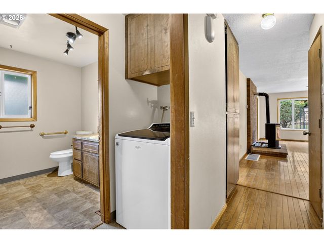 8490 Se DOWN Way, Milwaukie, OR 97267