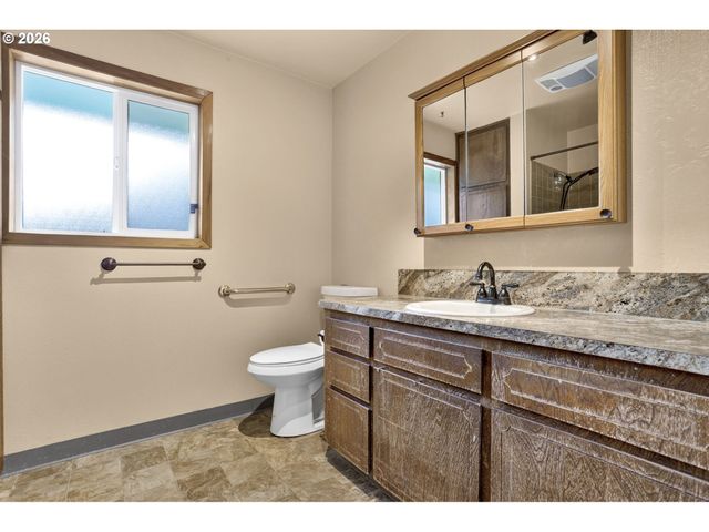 8490 Se DOWN Way, Milwaukie, OR 97267