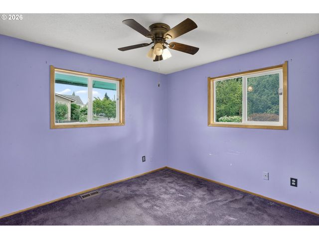 8490 Se DOWN Way, Milwaukie, OR 97267