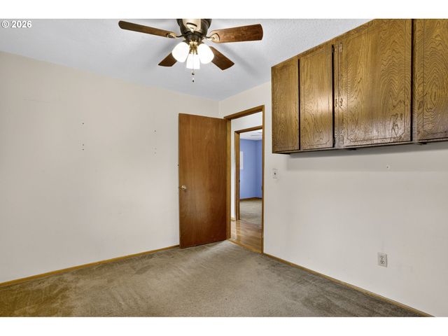 8490 Se DOWN Way, Milwaukie, OR 97267