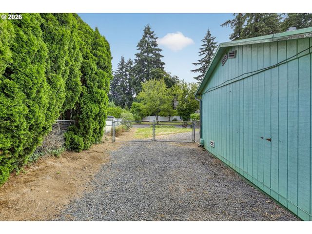 8490 Se DOWN Way, Milwaukie, OR 97267