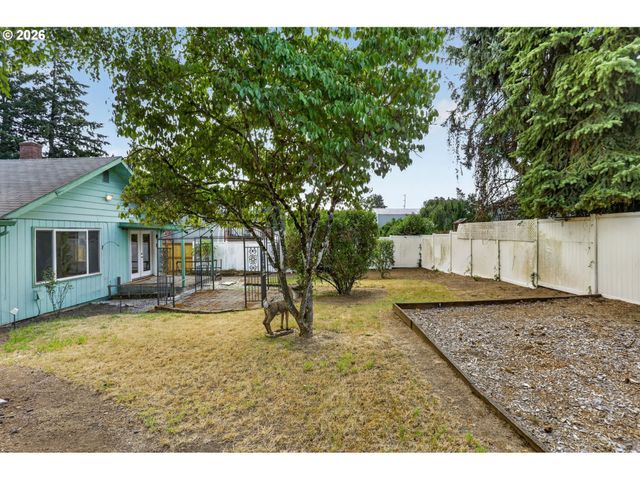 8490 Se DOWN Way, Milwaukie, OR 97267