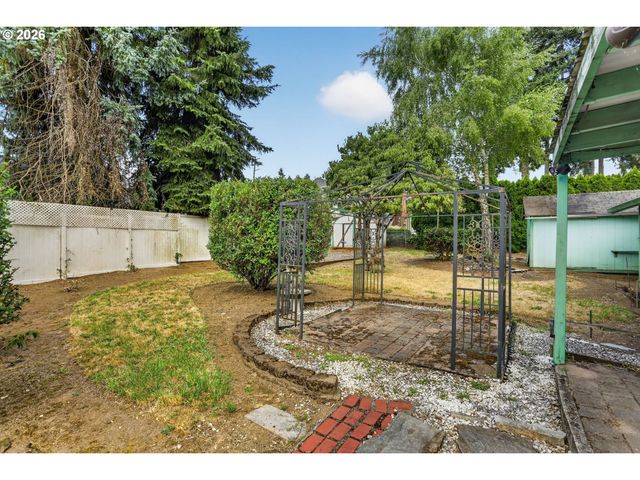 8490 Se DOWN Way, Milwaukie, OR 97267