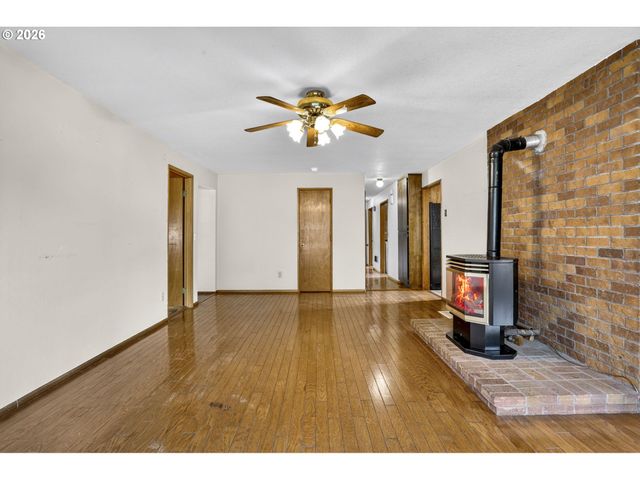 8490 Se DOWN Way, Milwaukie, OR 97267