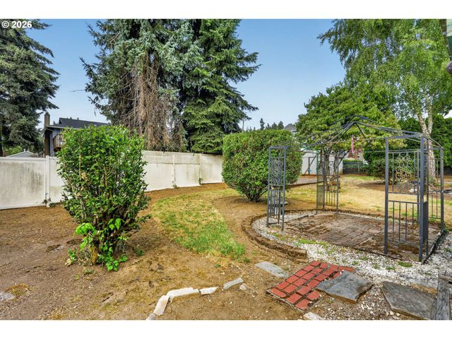 8490 Se DOWN Way, Milwaukie, OR 97267