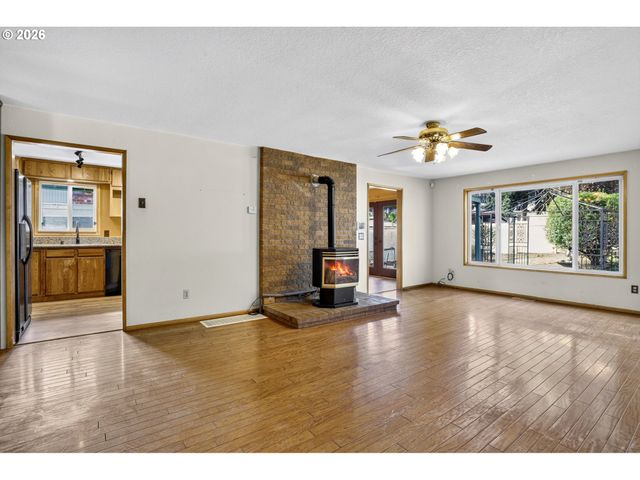 8490 Se DOWN Way, Milwaukie, OR 97267