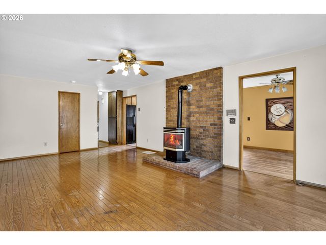 8490 Se DOWN Way, Milwaukie, OR 97267