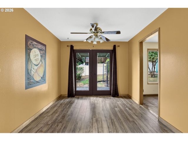 8490 Se DOWN Way, Milwaukie, OR 97267