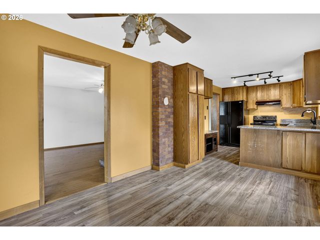 8490 Se DOWN Way, Milwaukie, OR 97267
