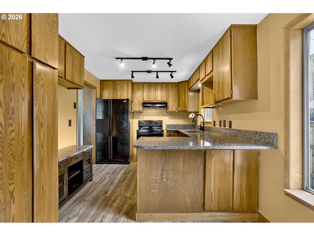 8490 Se DOWN Way, Milwaukie, OR 97267
