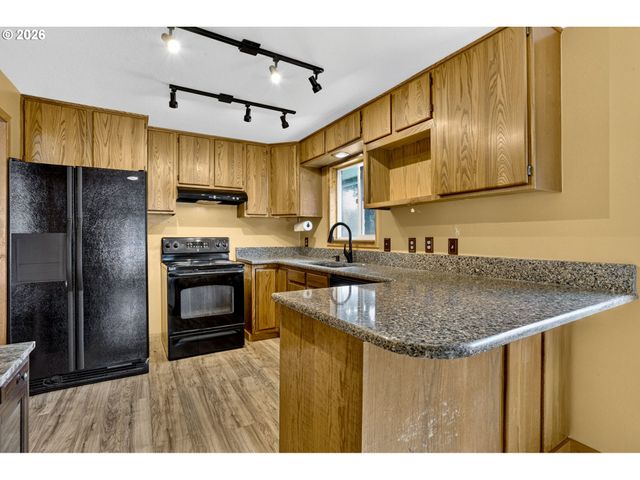 8490 Se DOWN Way, Milwaukie, OR 97267